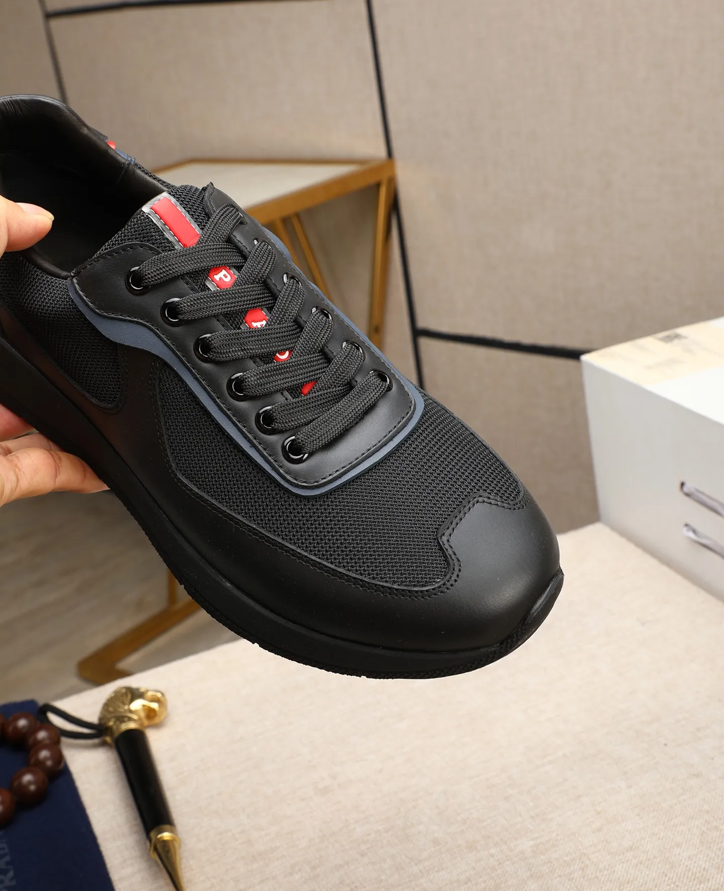 Men's shoes 💰600 Top quality New hot models on the official website, timeless for a century, 🆘 Trendy brand (Prada) mainly promotes hot models, avant-garde and versatile fashion men's shoes private version molding, cowhide surface splicing 1:1 oil edge treatment... fashionable and simple, original imported cowhide lining cowhide feet; the atmosphere and personality are more fashionable, eye-catching and pursuing class, it will subvert the old idea and be a must-have for fashion trendsetters with you! Must keep it for yourself! High-end comfort, high-end quality workmanship. Size: 38-44 Various colors available. full package